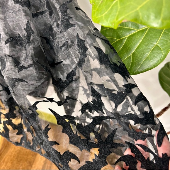 DC Comics x Hot topic Batman formal dress - Picture 3 of 8